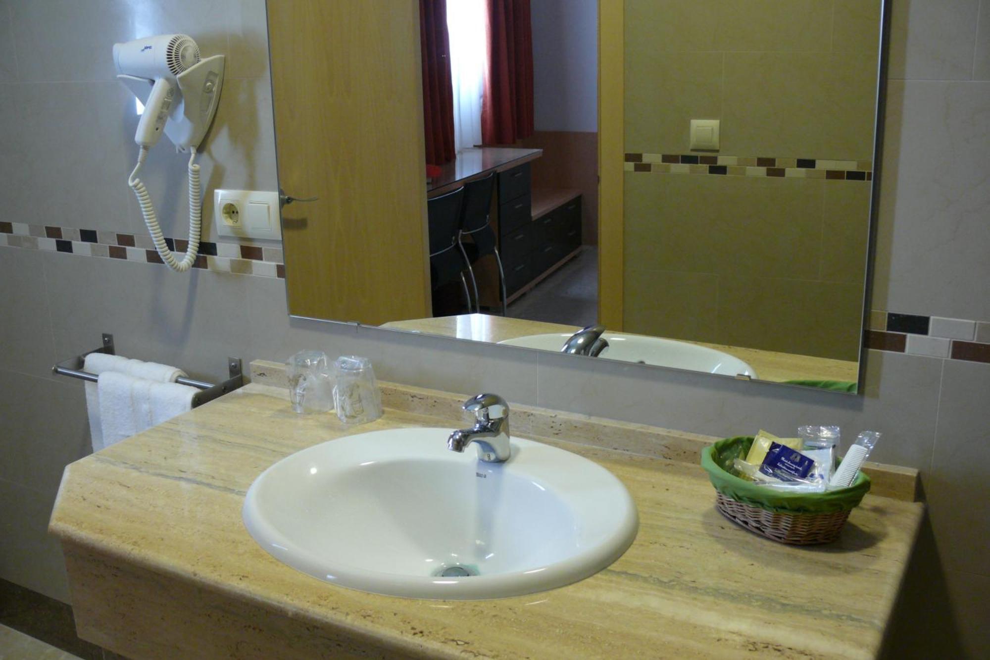 Hostal Albero By Eme Hoteles Sanlúcar la Mayor Eksteriør billede